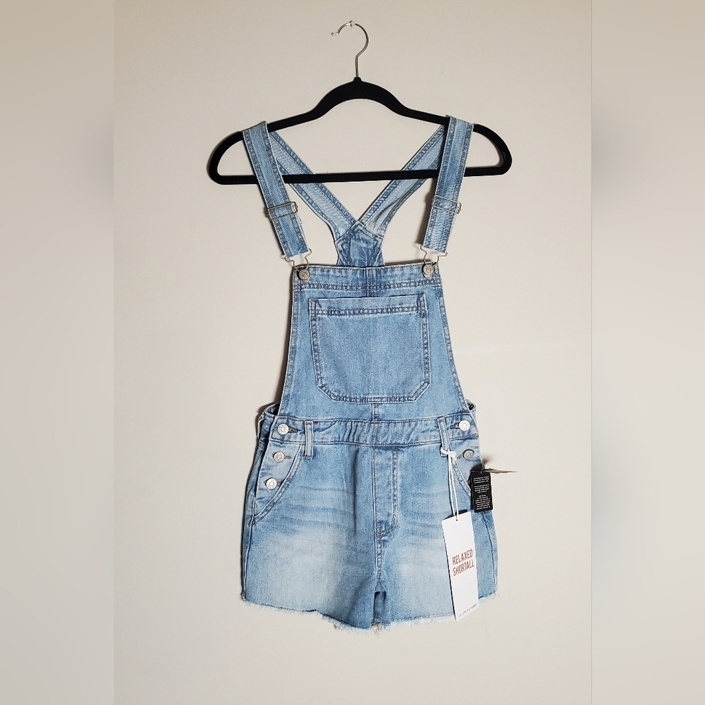 Celebrity Pink Denim Overalls Shorts Light Wash Relaxed Fit Size XS Raw Hem NWT